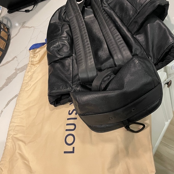 Louis Vuitton discovery backpack - used like new - Picture 5 of 11